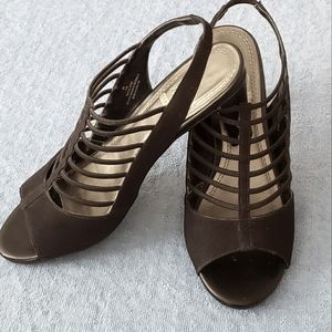 Black strappy Impo heels 6M